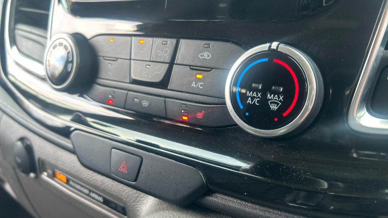 Ford Transit Custom 320 L1 Diesel Fwd 2.0 EcoBlue 170ps Low Roof D/Cab Limited Van Auto